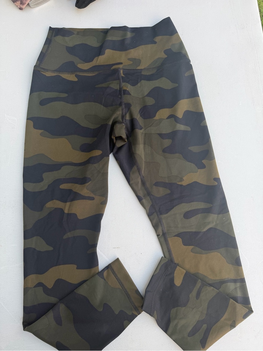 PINK Victoria's Secret Olive Green & Black Camo Leggings
